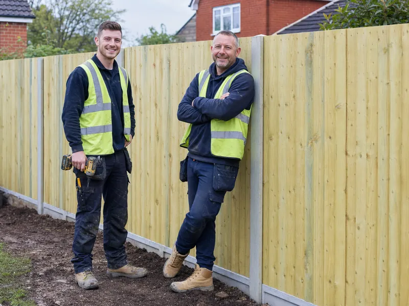Fencing team installing close board fence in Mansfield